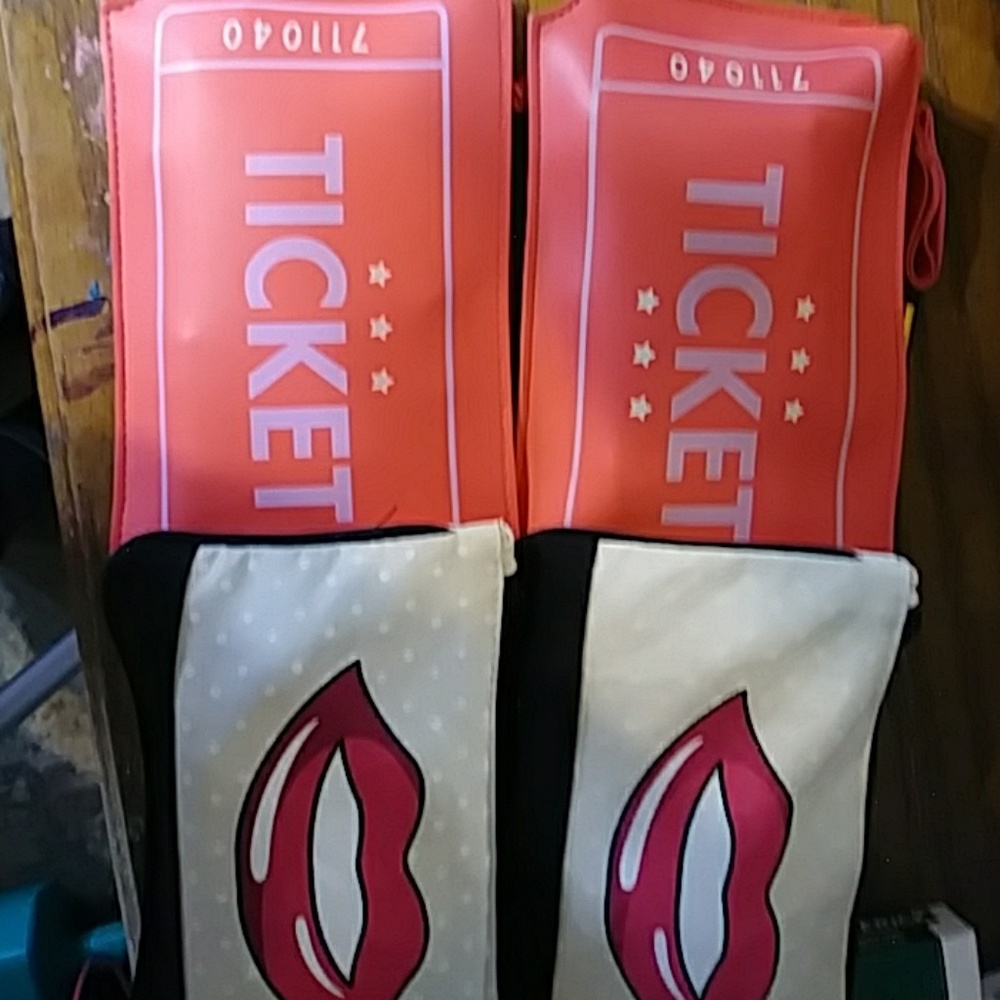 $15 makeup bundle with makeup bag !!